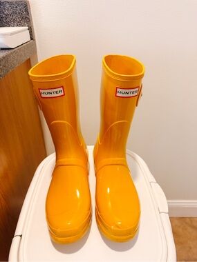 Hunter Yellow Gloss Rain Boots ADULT
